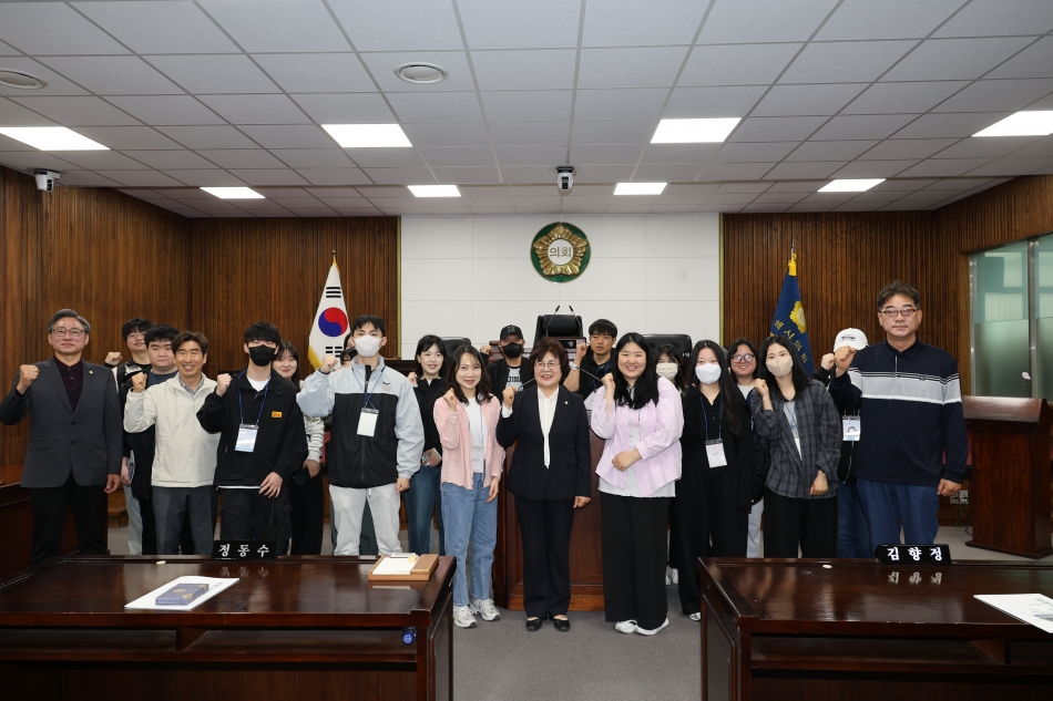 청년도전지원사업 참여자 의회 견학_0